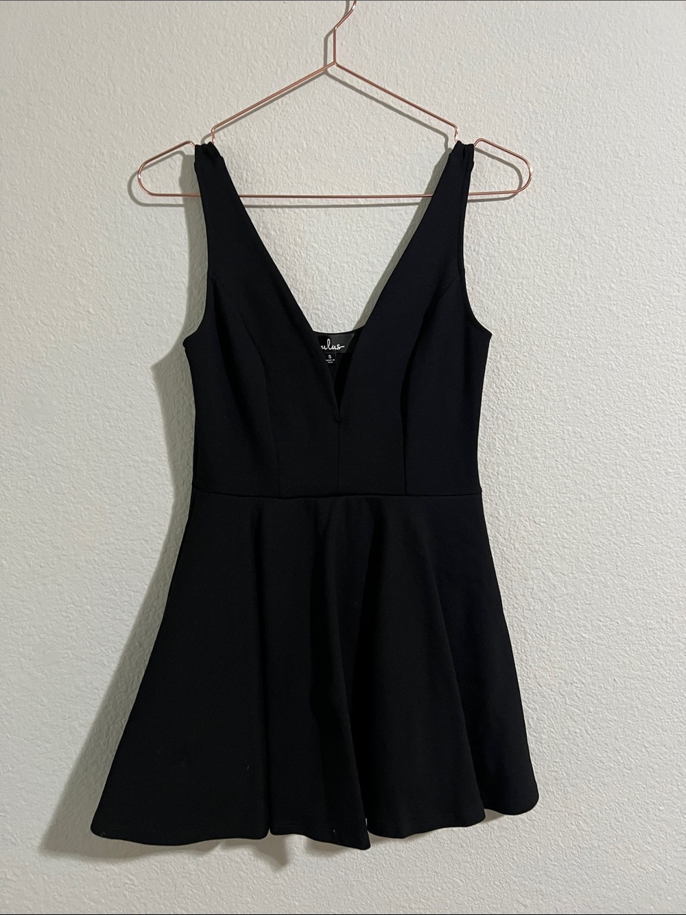 Lulu's Black V-Neck Sleeveless Skater Mini Dress
